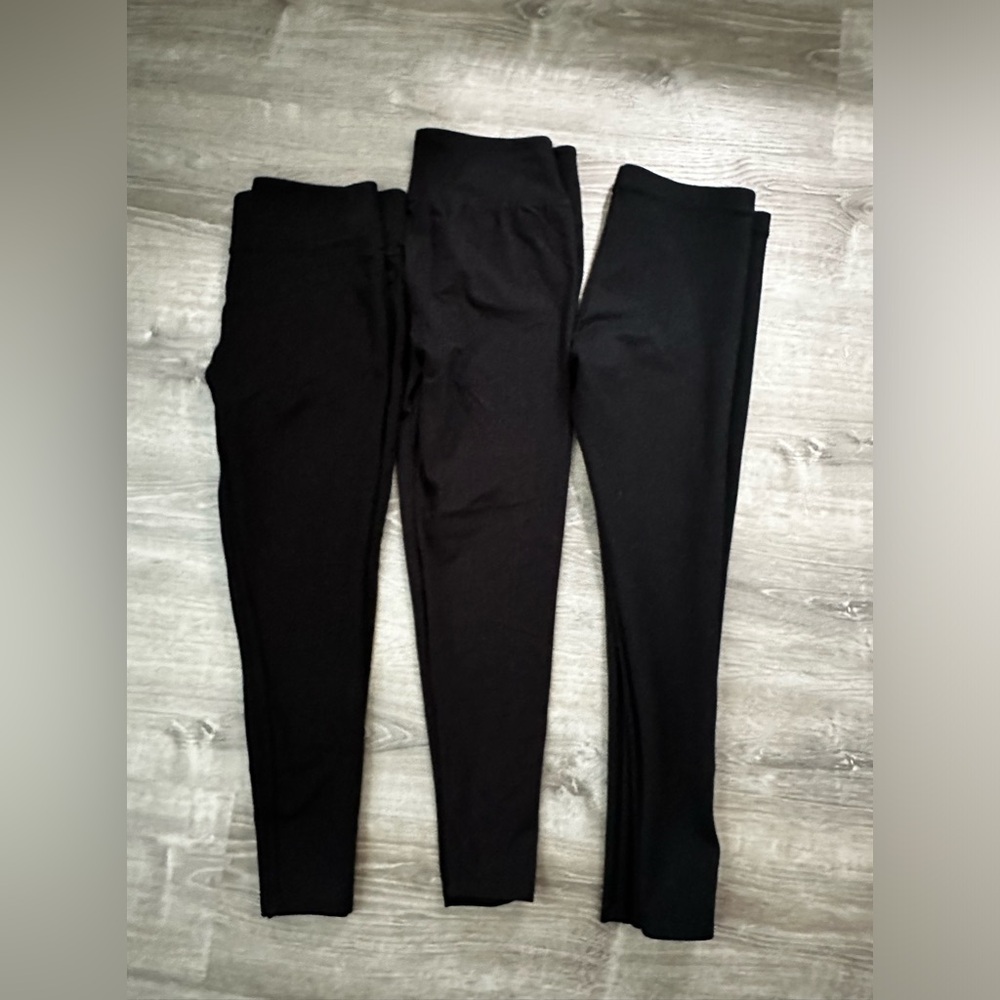 BUNDLE LEGGINGS. Long black pant/leggings. Size L/M